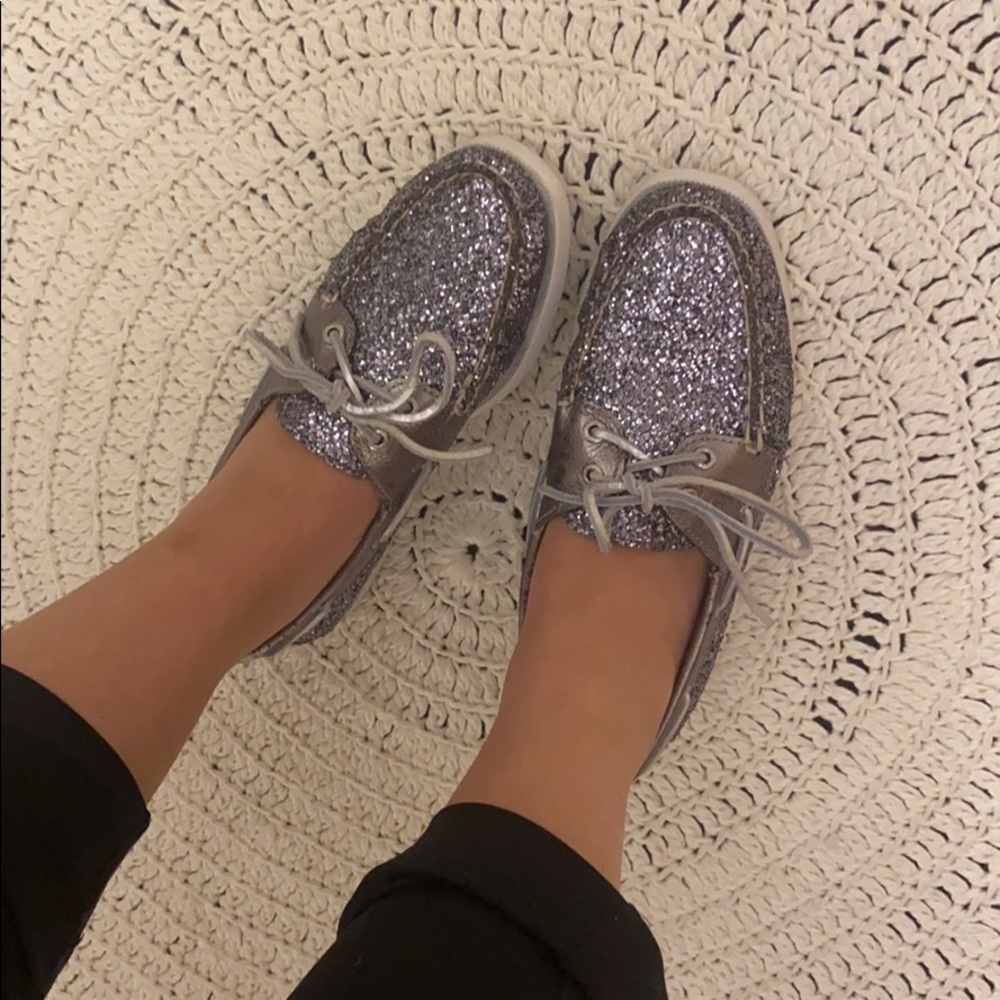 METALLIC PURPLE SPERRYS!!